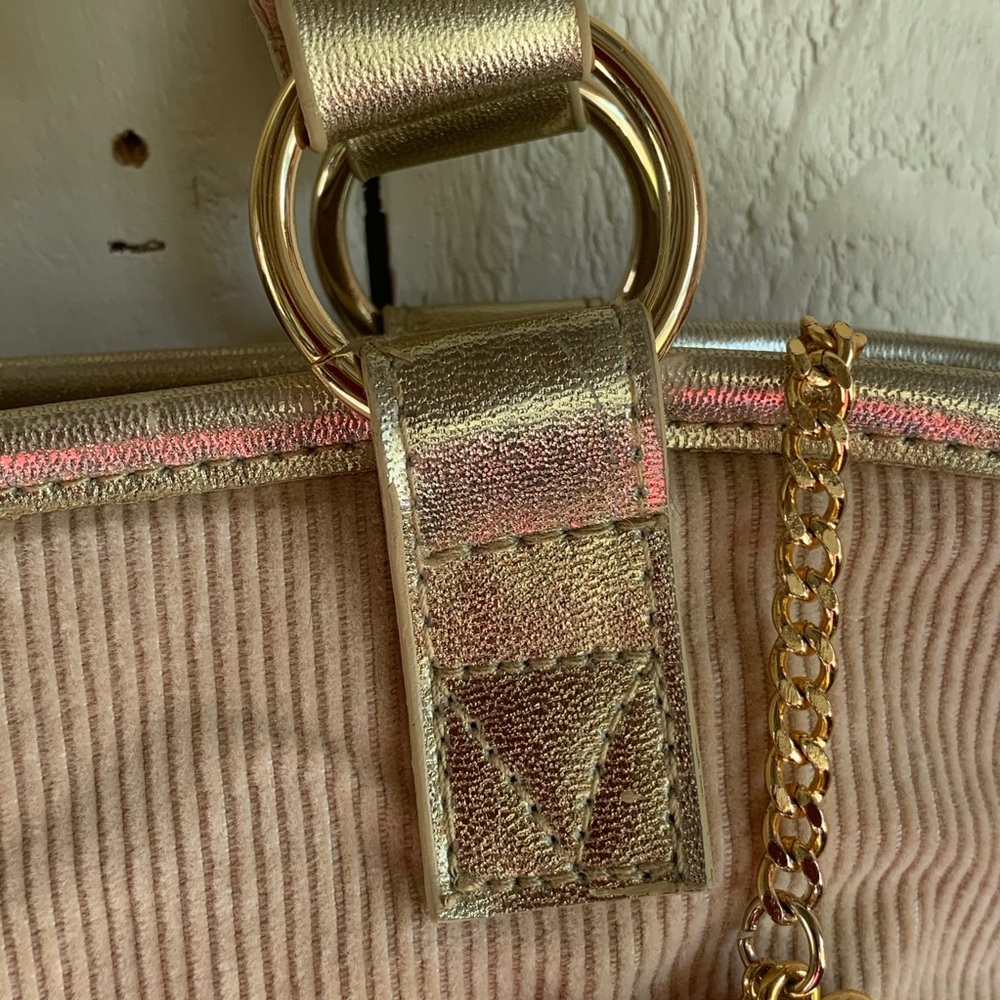 L.E.I. Corduroy Purse with Gold Accents - Picture 4 of 10